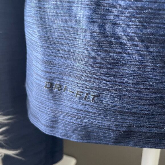 Nike Dri-Fit Lightweight Pullover - Picture 3 of 6